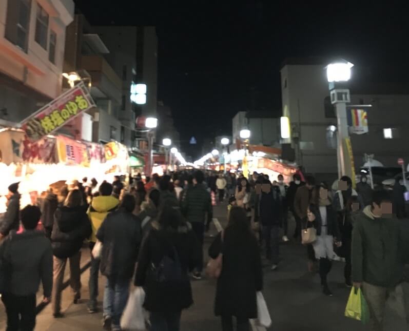 川崎大師駅から川崎大師までの通り。